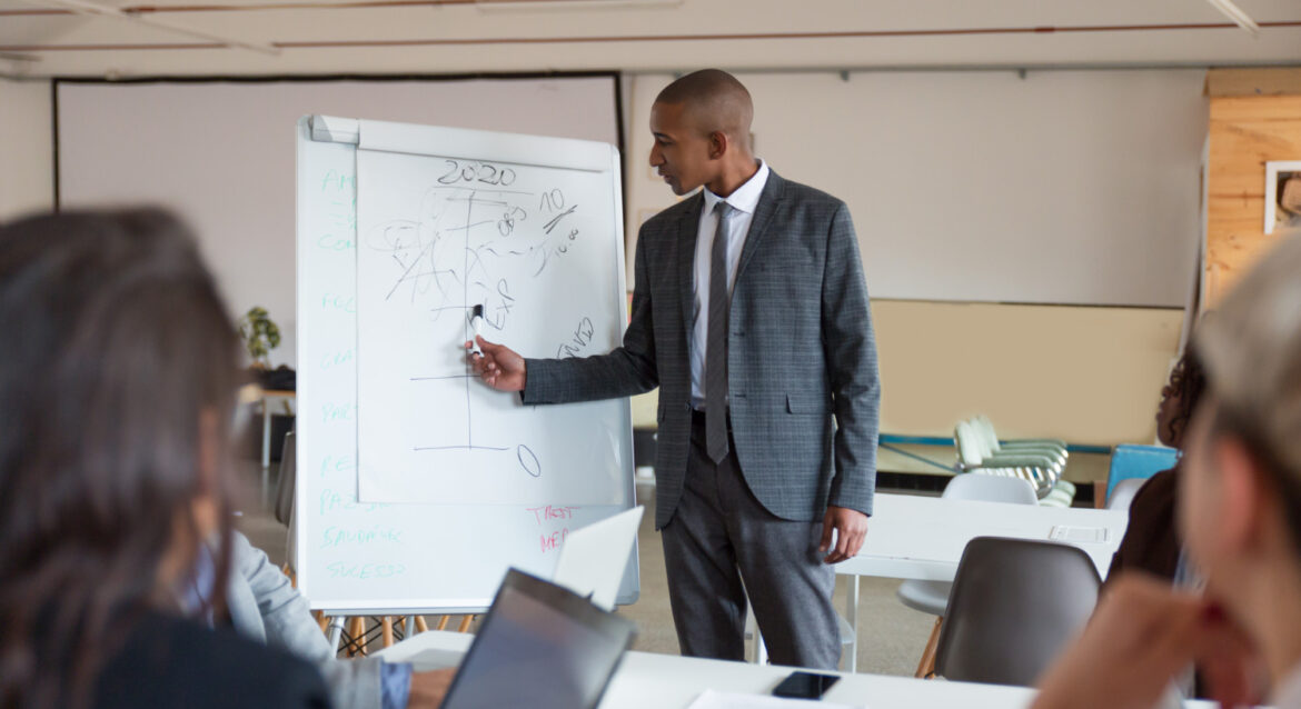 Quelle différence entre formation initiale et continue en Côte d'Ivoire ?